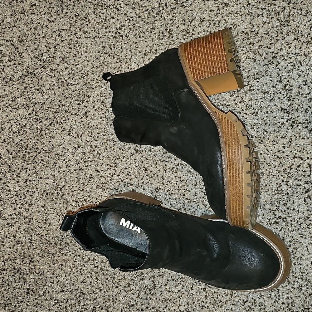 Mia ali platform lug boot double gore 9.5 booties